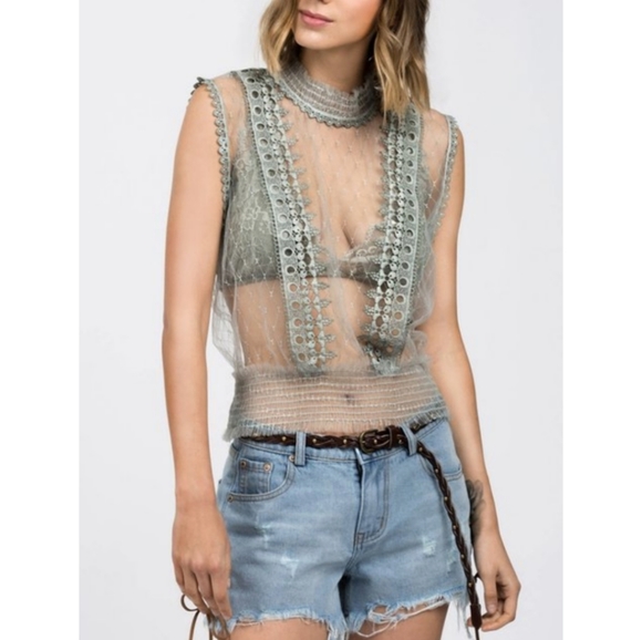 FINAL SALE 🆕🌿COACHELLA LACE TOP🌿 - Picture 1 of 3